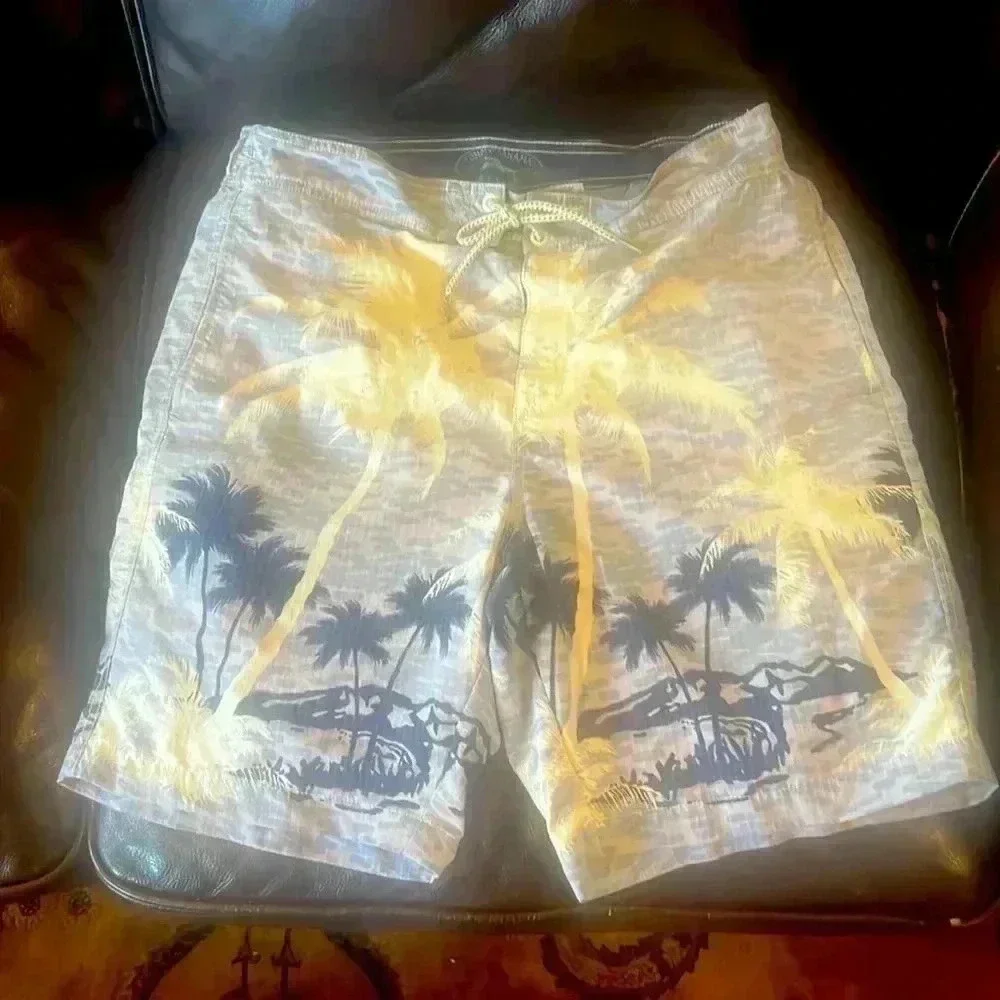 Tommy Bahama men’s medium swim trunks tie waist Velcro. Closure. Mesh lining.
